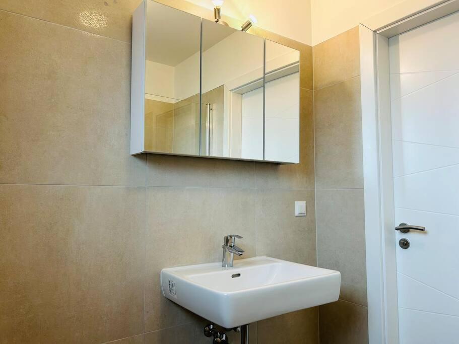 Sunny Modern Apartment With Balcony - Free Parking Viena Exterior foto